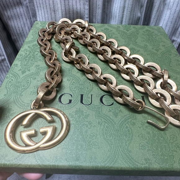 Gucci Luxurious Gold Chain Accessory - Picture 1 of 4